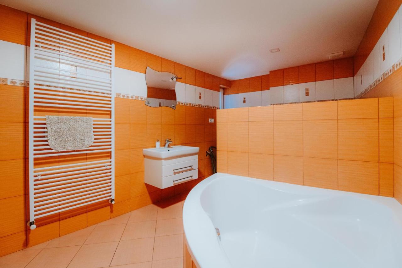 Ard Apartments - Levice Zewnętrze zdjęcie