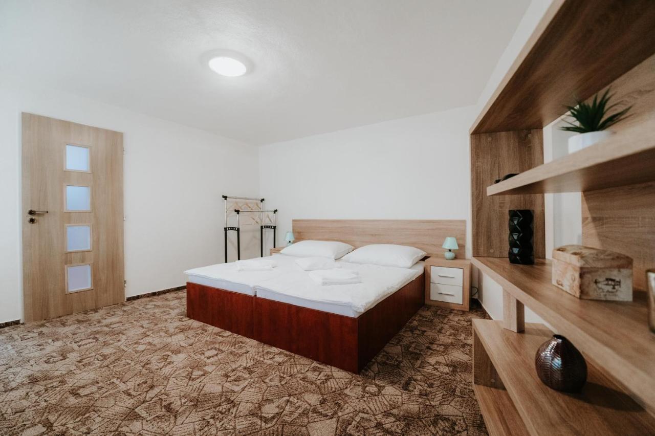 Ard Apartments - Levice Zewnętrze zdjęcie