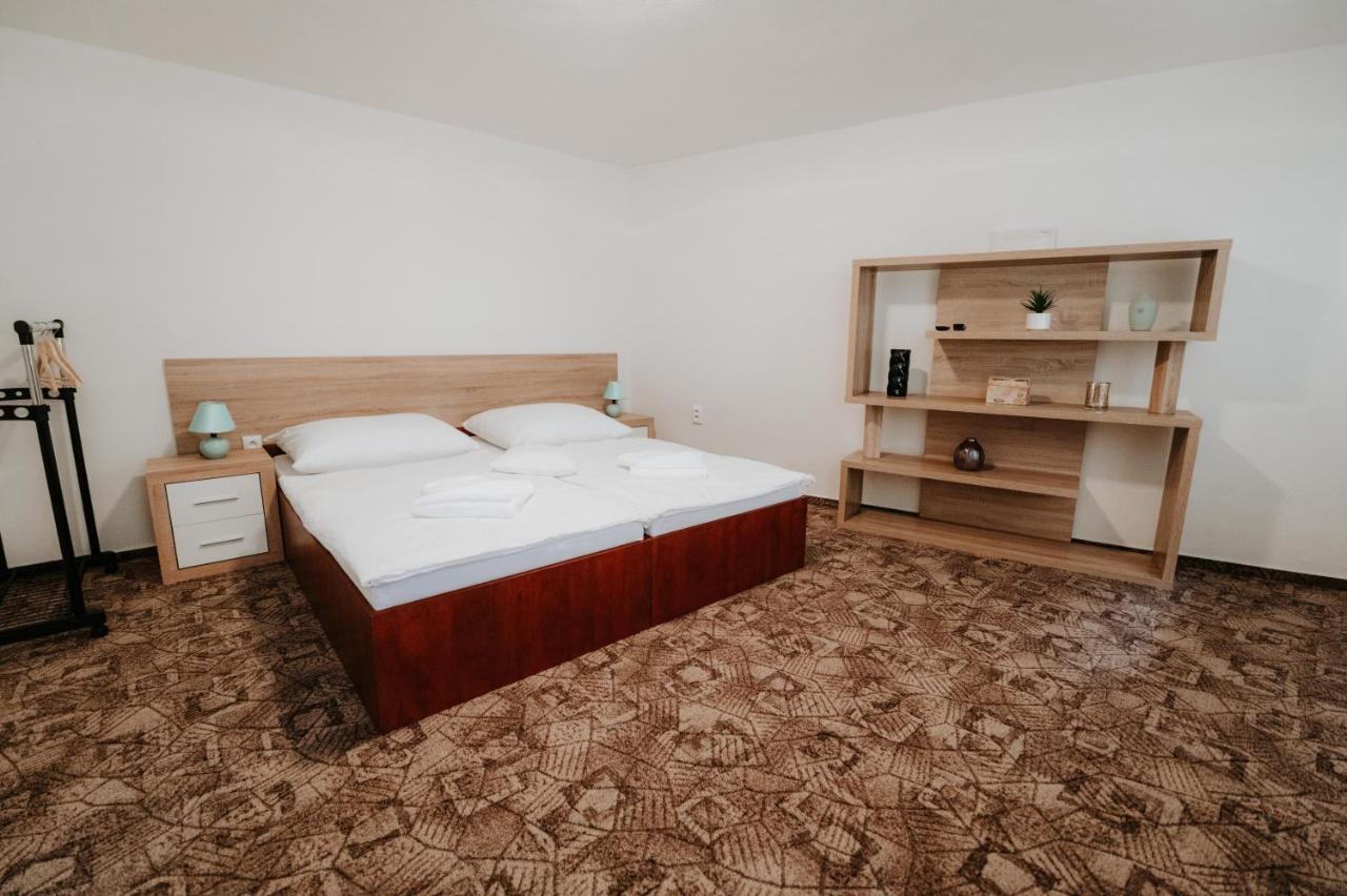 Ard Apartments - Levice Zewnętrze zdjęcie