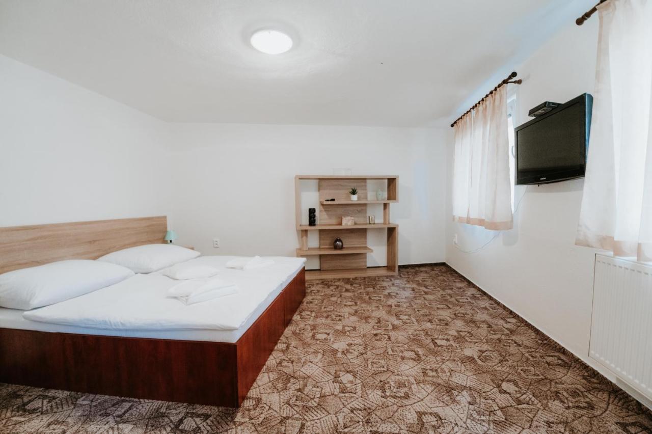 Ard Apartments - Levice Zewnętrze zdjęcie
