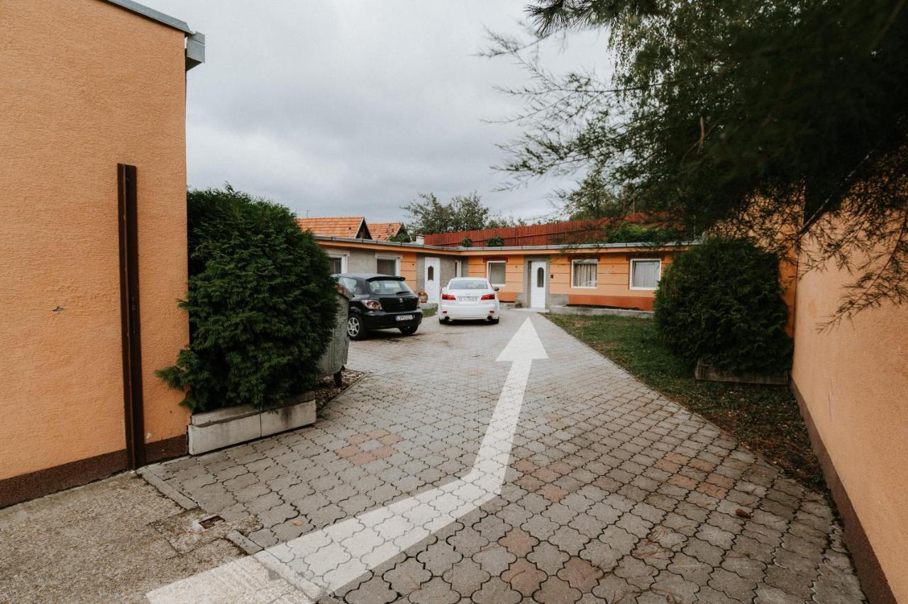 Ard Apartments - Levice Zewnętrze zdjęcie