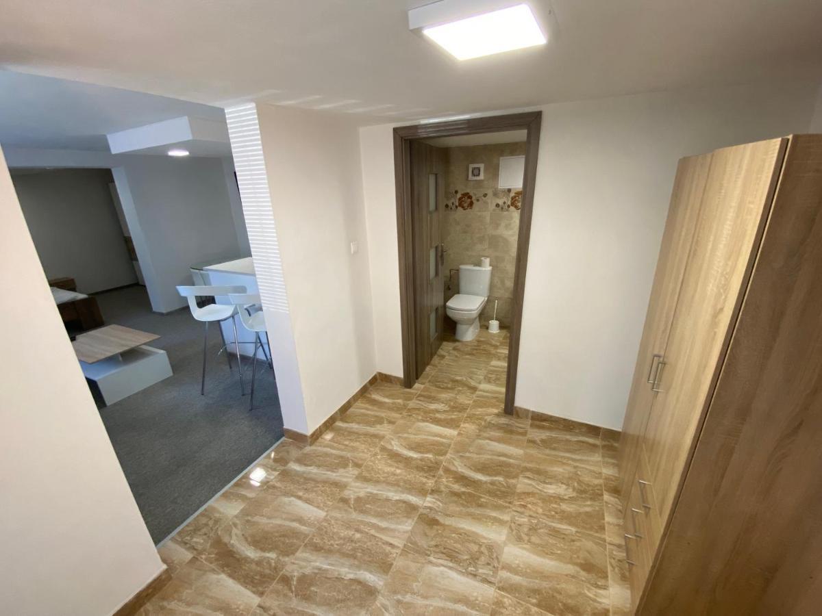 Ard Apartments - Levice Zewnętrze zdjęcie