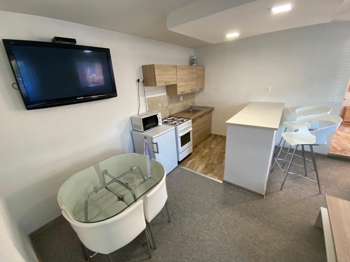 Ard Apartments - Levice Zewnętrze zdjęcie